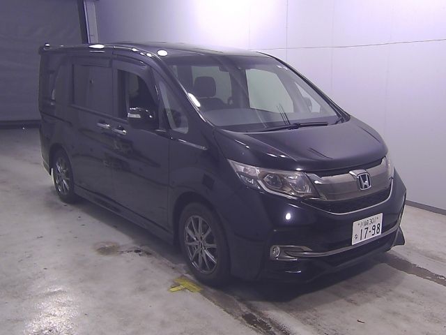 10312 Honda Step wagon RP3 2017 г. (Honda Tokyo)